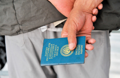 Киргиз на миллион: сеть пабов оштрафовали за поддельный паспорт сотрудника