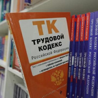 КС рассмотрит законность увольнения отца-одиночки с ребенком-инвалидом