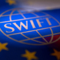 Российские банки отключат от SWIFT: что это значит